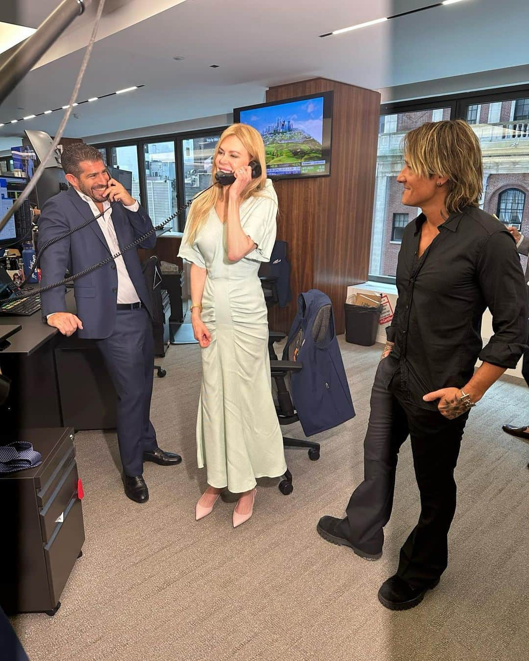 ニコール・キッドマンさんのインスタグラム写真 - (ニコール・キッドマンInstagram)「Honored to be out on the trading floor at @CFReliefFund’s #CharityDay2023 in support of @IATSE & @MPTF, and the Breast Cancer Research Center at @VUMC_Cancer 💙」9月12日 22時59分 - nicolekidman