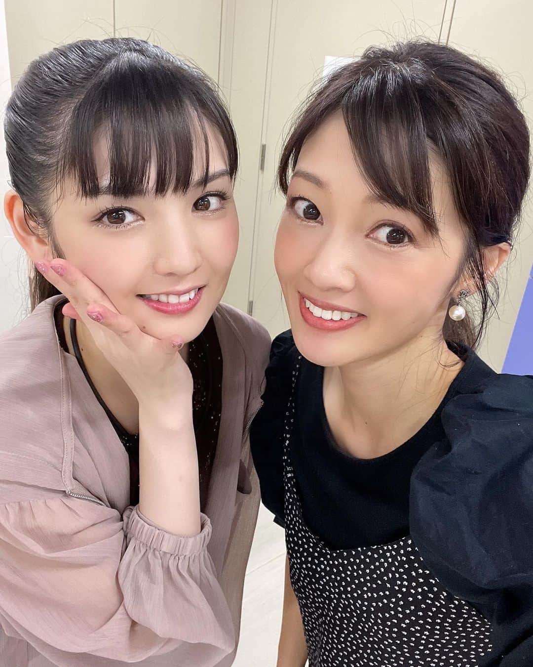 三好絵梨香のインスタグラム：「道重さゆみちゃん💕 @sayumimichishige0713  高橋愛ちゃん💕 @i_am_takahashi  みんなに会えて嬉しかった💕 数年ぶりなのにそんな感じがしないのが凄い🥹💕 愛ちゃんに絵本もらったよ😚💕 子供達が喜んで読んでました🫶  現役メンバーの子達とも🥹💕 譜久村聖ちゃん @mizuki_fukumura.official 牧野真莉愛ちゃん @maria_makino.official  小田さくらちゃん 植村あかりちゃん 石栗奏美ちゃん みんなありがとう💕😊💕」
