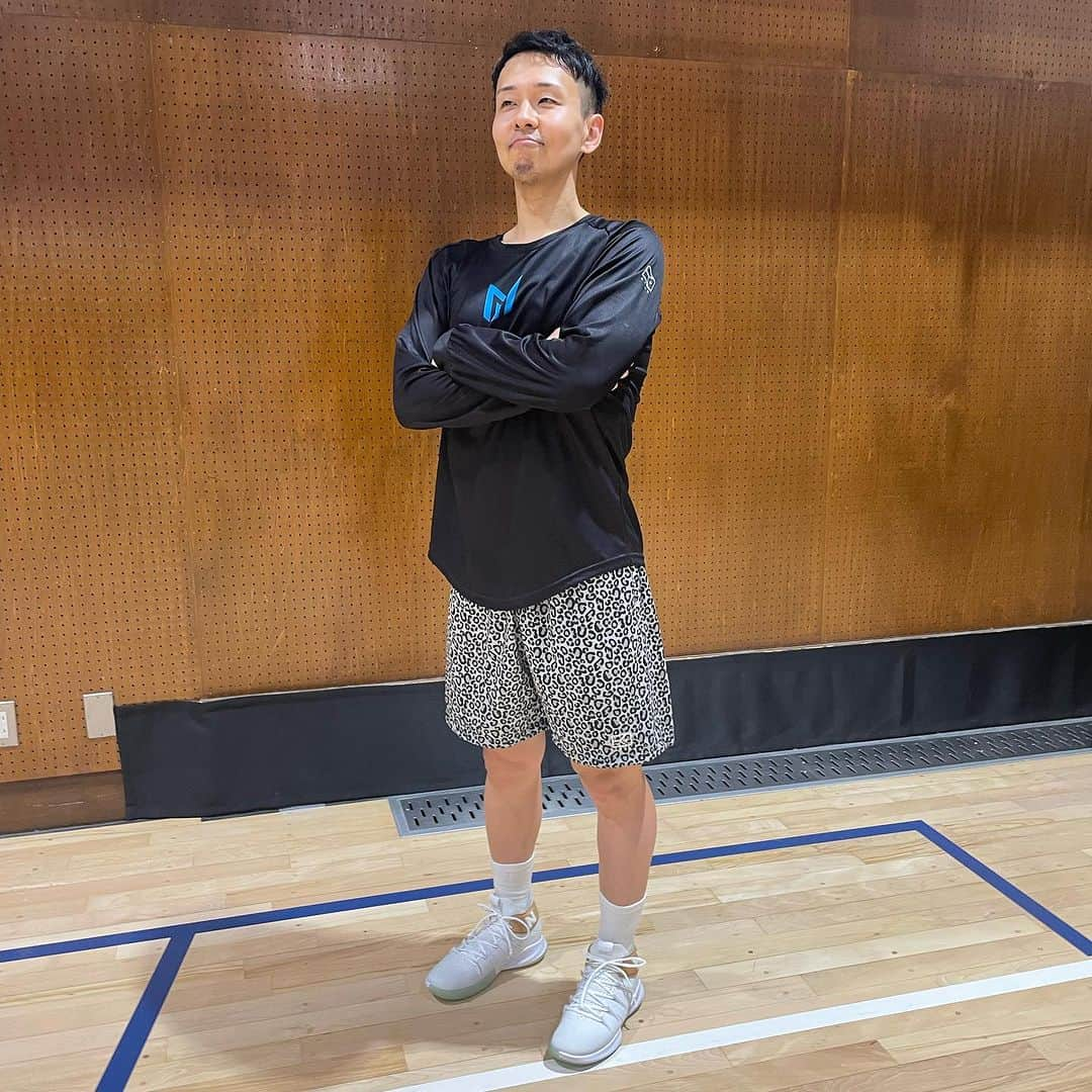 栗原祐太さんのインスタグラム写真 - (栗原祐太Instagram)「🌰BASKETBALL SHOES👟 NEW BALANCE OMN1S あまり白バッシュを履かない僕ですがこれはお気に入り🤩  古いモデルだけどグリップもまぁまぁ良くて履きやすいです👍  ちょっとカットが高いのが 気になりますが そこは良しとしましょう😁  @newbalance  @newbalancehoops   #バスケ #バスケット #バスケットボール #バスケシューズ #バッシュ #バスケットボールシューズ #basketball #basketballshoes #kyus #栗ニック #newbalance  #ニューバランス #社会人 #社会人バスケ #クラブチーム #kuriちゃんねる」9月12日 23時13分 - yutakuri