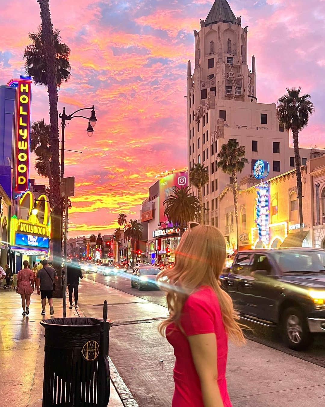 加藤愛梨さんのインスタグラム写真 - (加藤愛梨Instagram)「Hollywood, Los Angeles, California🩷💜🩵  初めてのアメリカ🇺🇸 こちらは今、AM7:16☀️ 2度目の海外、どこを歩いても新しく見る景色ばかり。道行く人はみんな楽しそうにしていて歩いているだけで楽しそうで仕方ない♡軽やかな愛ある会話と親しみやすい人との距離がとても心地良い🫶🏻  I wanna meet you again💋 たくさん旅をシェアします🤍」9月12日 23時13分 - l_ovepear