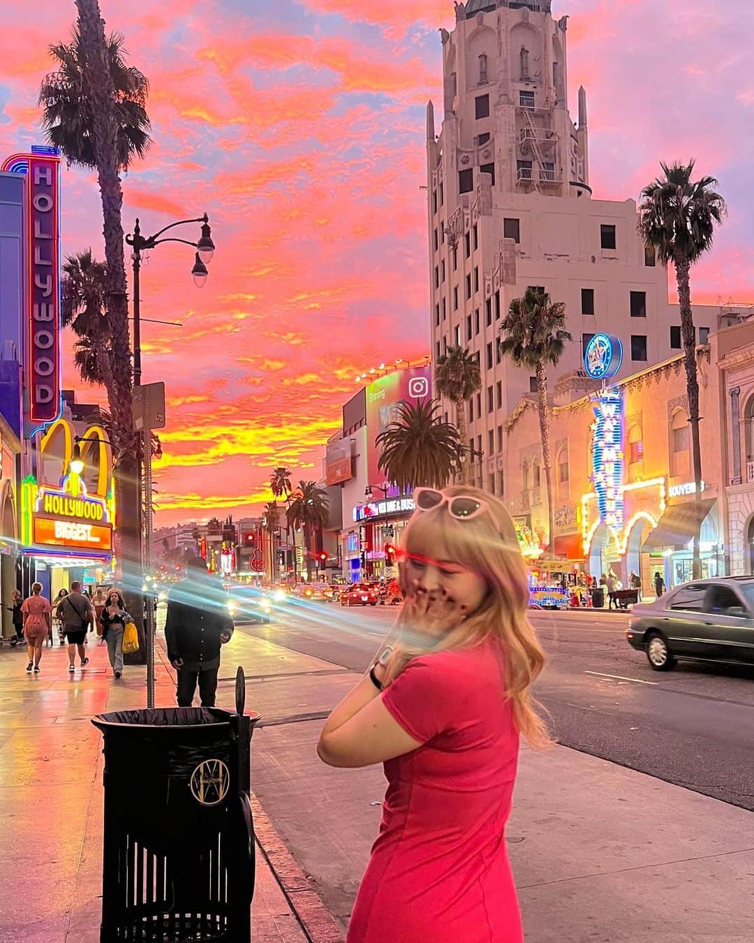 加藤愛梨さんのインスタグラム写真 - (加藤愛梨Instagram)「Hollywood, Los Angeles, California🩷💜🩵  初めてのアメリカ🇺🇸 こちらは今、AM7:16☀️ 2度目の海外、どこを歩いても新しく見る景色ばかり。道行く人はみんな楽しそうにしていて歩いているだけで楽しそうで仕方ない♡軽やかな愛ある会話と親しみやすい人との距離がとても心地良い🫶🏻  I wanna meet you again💋 たくさん旅をシェアします🤍」9月12日 23時13分 - l_ovepear