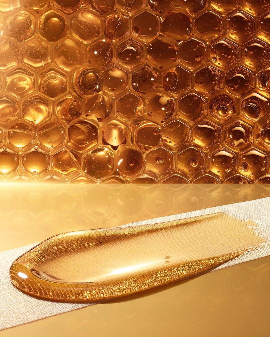 ゲランさんのインスタグラム写真 - (ゲランInstagram)「Inspired by clinical honey bandages, Guerlain Research reveals Abeille Royale: The Honey Treatment Day Cream. An innovative, ultra-effective formula with 94%-naturally derived ingredients that firms, smooths, and tightens all skin types, even the most sensitive.  *Based on the international ISO standard 16128.  #GuerlainSkincare #AbeilleRoyale #Skincare」9月15日 0時30分 - guerlain