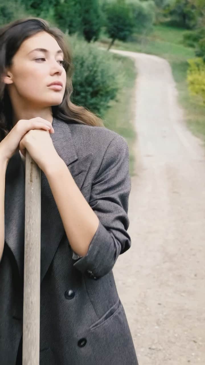 のインスタグラム：「This is how we feel: living genuine moments that escape the logic of time.」