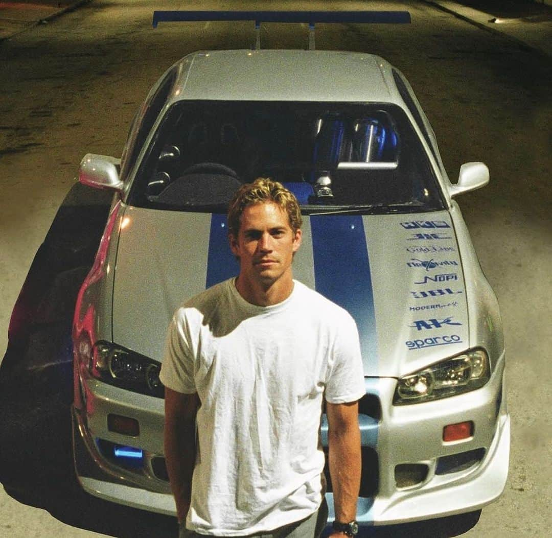 メドウ・ウォーカーのインスタグラム：「One of my favorite photos of my dad from Fast. Icon. Legend.  For my dad’s 50th birthday, we’ve put this image on a limited edition @paulwalkerfdn t-shirt.   All proceeds fuel the @paulwalkerfdn 💙 Link is in my bio.  Preorder yours today! Thank you Universal for allowing us to use this photo. XX, M」