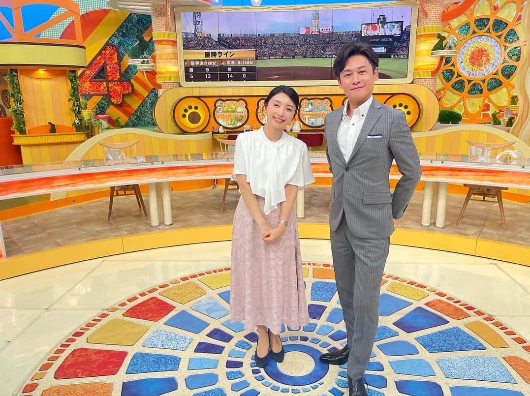 野嶋紗己子のインスタグラム：「今日は大吉アナとお送りしました🌱😊 いやあマジック「3」！！！ アレがアレしてアレですかね！！！⚾️⚾️⚾️  明日は河田さん帰ってきます😊🇫🇷🇯🇵  #よんチャンTV#阪神#マジック#アレ」