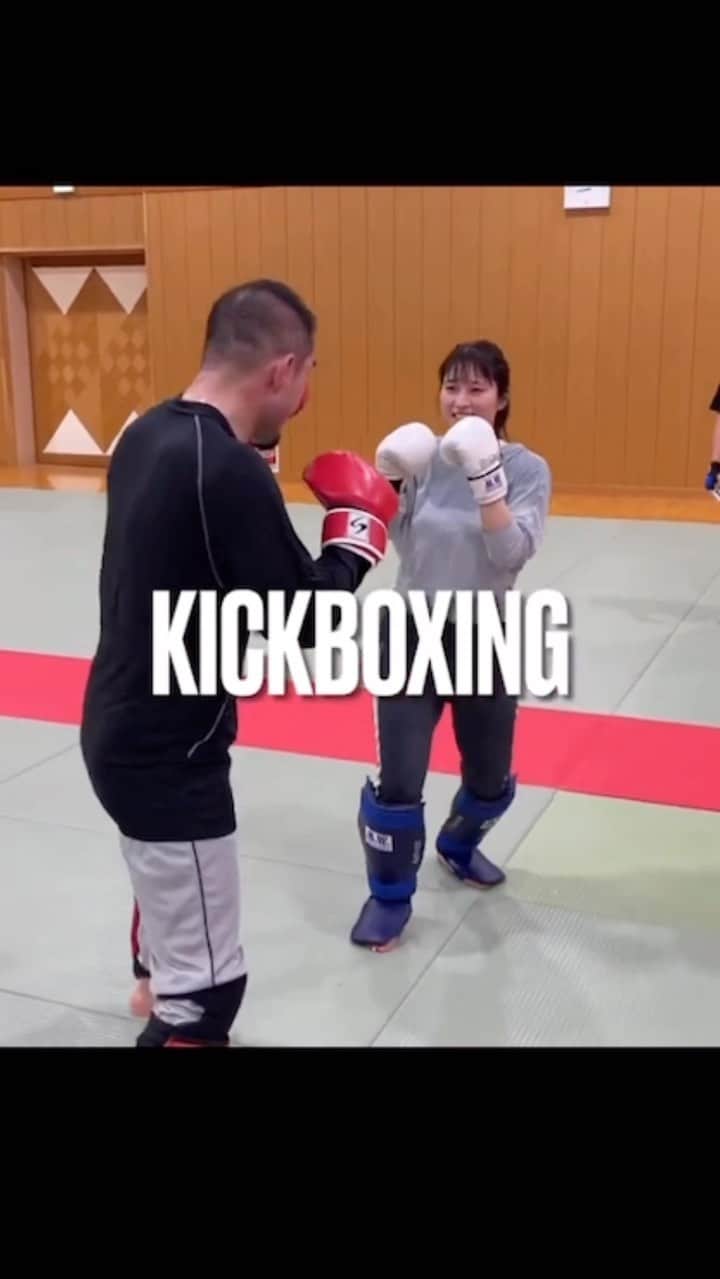 のインスタグラム：「久しぶりのキックボクシング🥊 お隣で練習していた方と急遽スパーリング🙄 怖かったけど楽しかった…！  (エアコンなしの長袖長ズボンだったから汗でびっしょり💦)  #akita #秋田 #kickboxing #キックボクシング #スパーリング #初心者 #素人 #スポーツ女子 #bigboss #道場 #入門者求む」