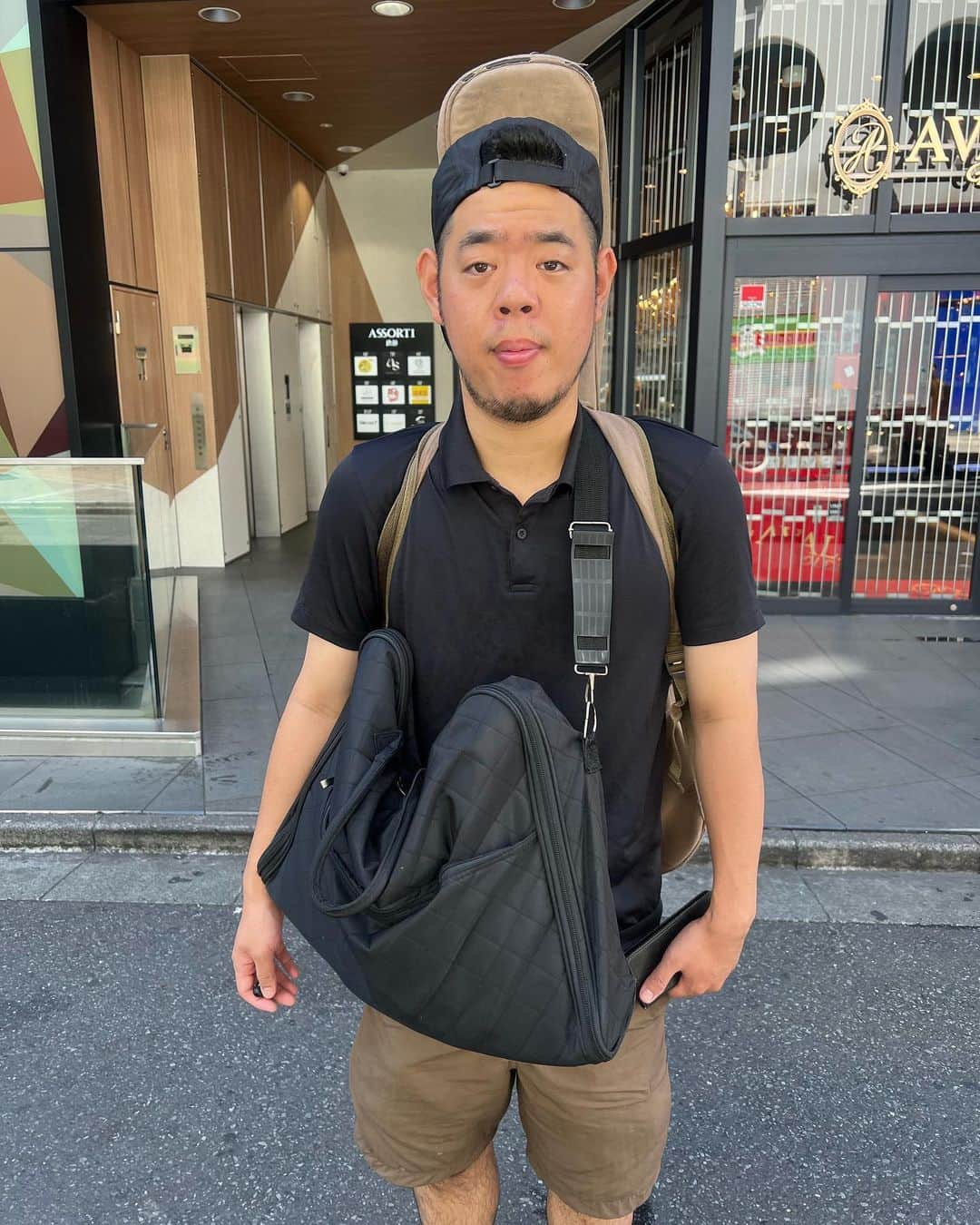 のインスタグラム：「これが、  【11:00からコンプライアンス始まるのに10:40に蕎麦食いに行ったトニーフランク】  です。  #そんなに ？！ #大人が #そんな我慢出来ひんほど腹減るか ？！ #山さん」
