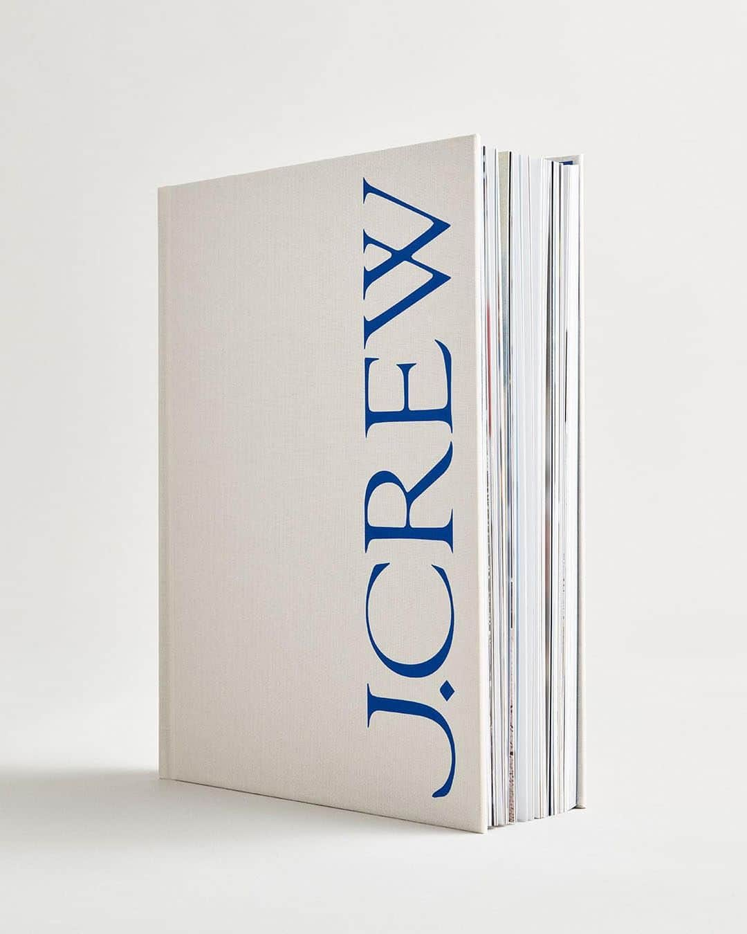 ジェイクルーさんのインスタグラム写真 - (ジェイクルーInstagram)「J.CREW FORTY | It’s officially here: Introducing “Forty Years of American Style,” a limited-edition coffee-table book created in partnership with @assouline, in celebration of our 40th anniversary. Inside: a retrospective of four decades of catalog covers and J.Crew stories, as told by some of our favorite people. Swipe for a sneak peek, and see our story to get your copy.」9月12日 23時25分 - jcrew