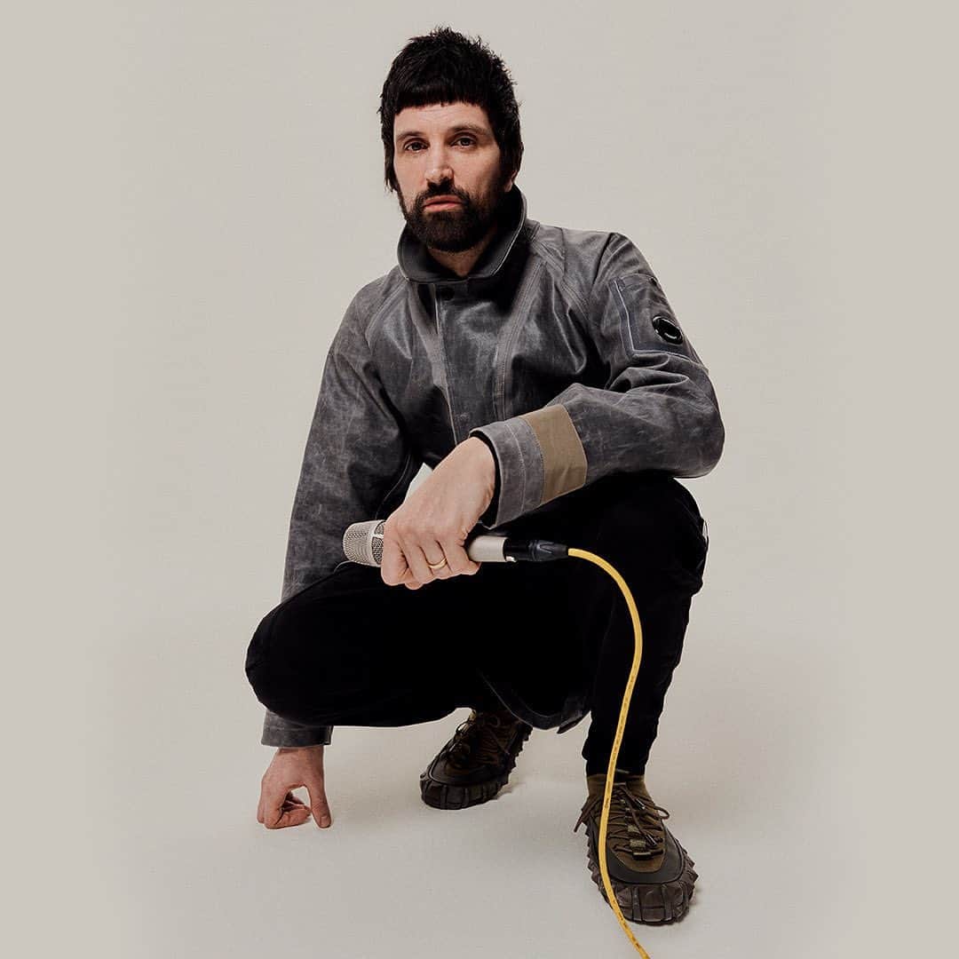 シーピーカンパニーのインスタグラム：「Derived from an abbreviation for the word inner-tube, the C.P. Company TOOB jacket was chosen by musician and artist Serge Pizzorno to wear for the latest FW023 campaign. Constructed by layering transparent polyurethane to a coloured cotton base, the jacket’s distressed ‘rubbery’ appearance is accentuated by the transparent external taping to the seams.  Shop the new collection at the link in bio.」