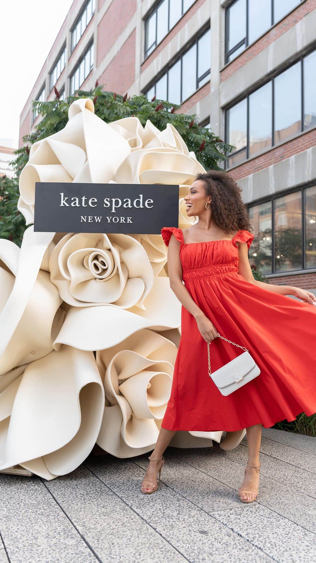 ケイト・スペードのインスタグラム：「Me and my homegirls love lip gloss, leashed headphones, and our @katespadeny Dakota bags #katespadenydakota #katespadny #ad」