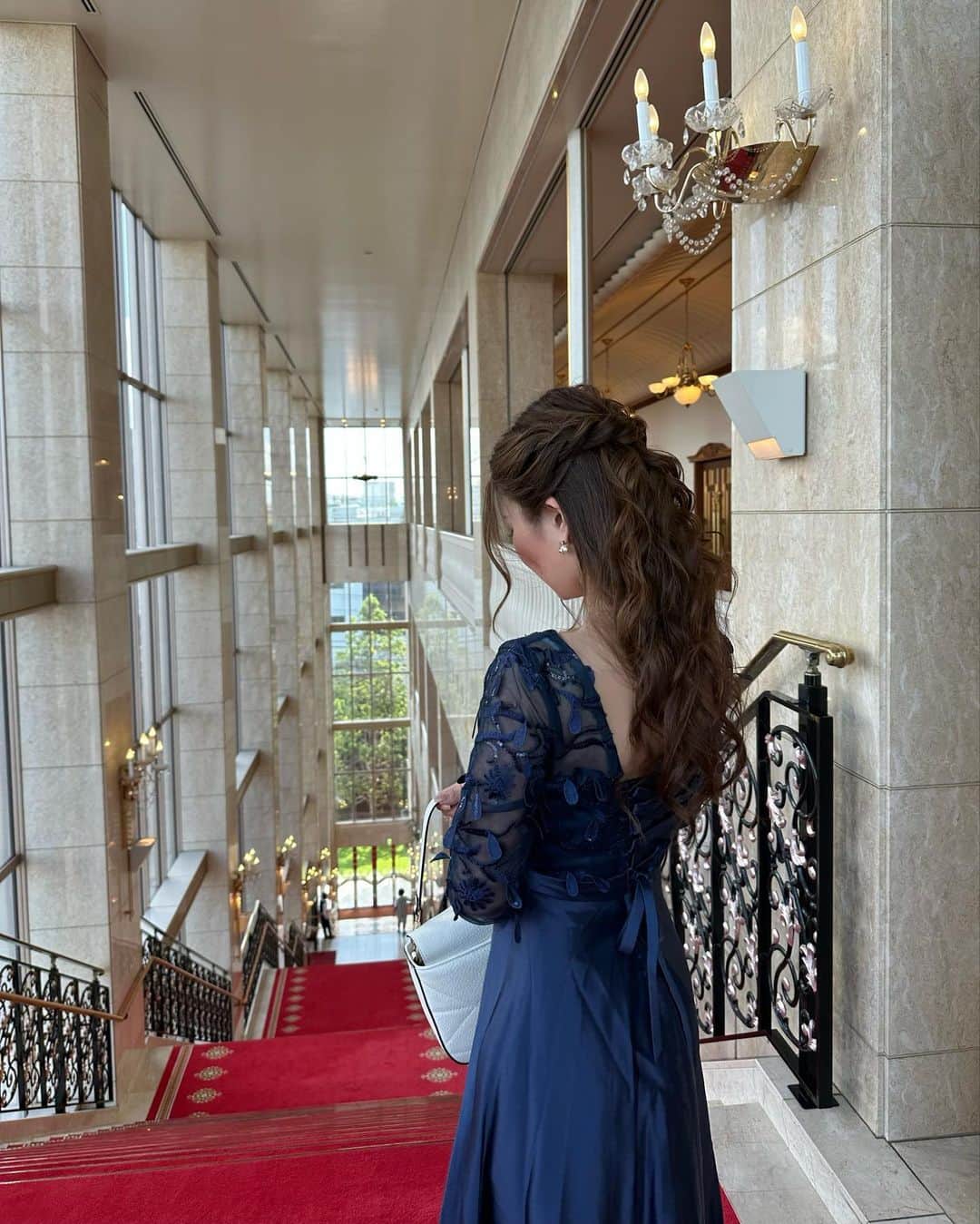 のインスタグラム：「. . 久しぶりのヘアセット🤍 . 数時間でさよならしたけど🥹 . #結婚式ヘアアレンジ #結婚式お呼ばれ #ヘアアレンジ」