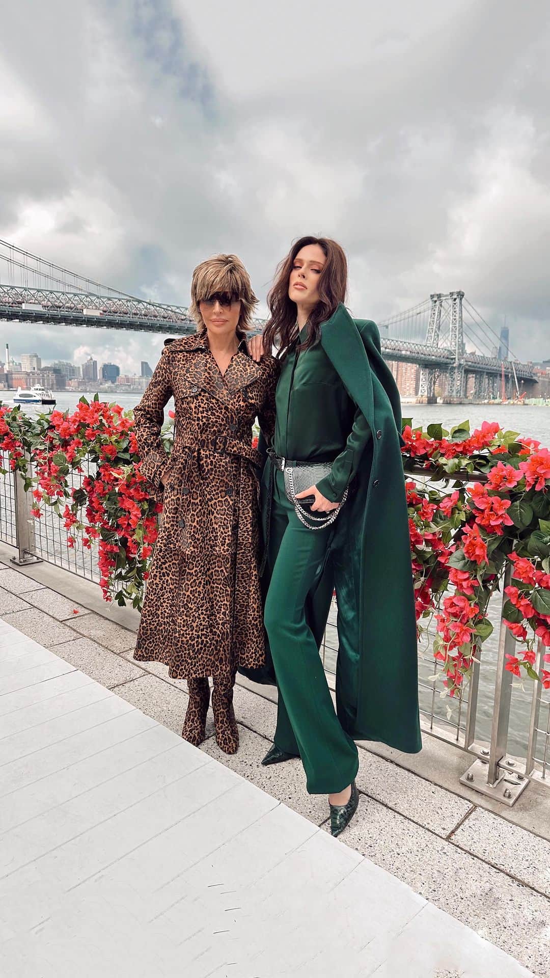 ココ・ロシャのインスタグラム：「GRWM: @MichaelKors SS24 collection! I walked my first #MichaelKors as a brand new model nearly two decades ago and yesterday it was an honor to sit front row at Domino Park for the spectacular riverside show - Great music, great models and great clothes! #MichaelKorsCollection #NYFW MKPartner」