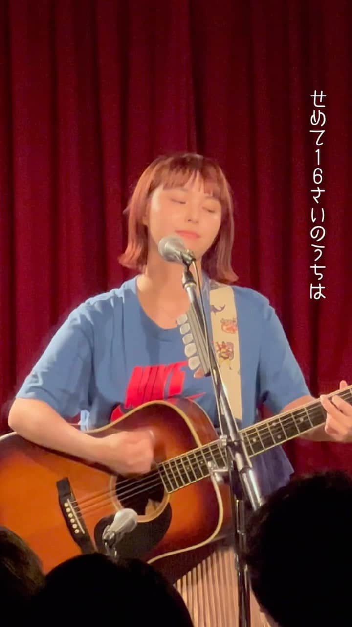 坂口有望のインスタグラム：「#全国声波 _15 ＠東京・渋谷7th Floor  リクエスト頂いた｢16さいのうた｣🎥 もう6年前にリリースしたやつ。勝手に、歌うことこの先ないと思ってた、愛してくれて嬉しいよ！歌詞の｢ライブハウスへ向かう途中｣はそういえば同じ渋谷、Chelsea Hotelでの東京初ライブの時に書いたんだったなんて、歌いながら思い出してました。  ライブ前に髪を切ったら、つよくなった気になって、それがそのまま声に出た、今無敵だって、温かすぎるお客さんに錯覚させてもらったよ、追加公演の草月ホールでゴールテープ持って待っててくれたら私安心できそうや、総会でも会えますように！有難うございました！」