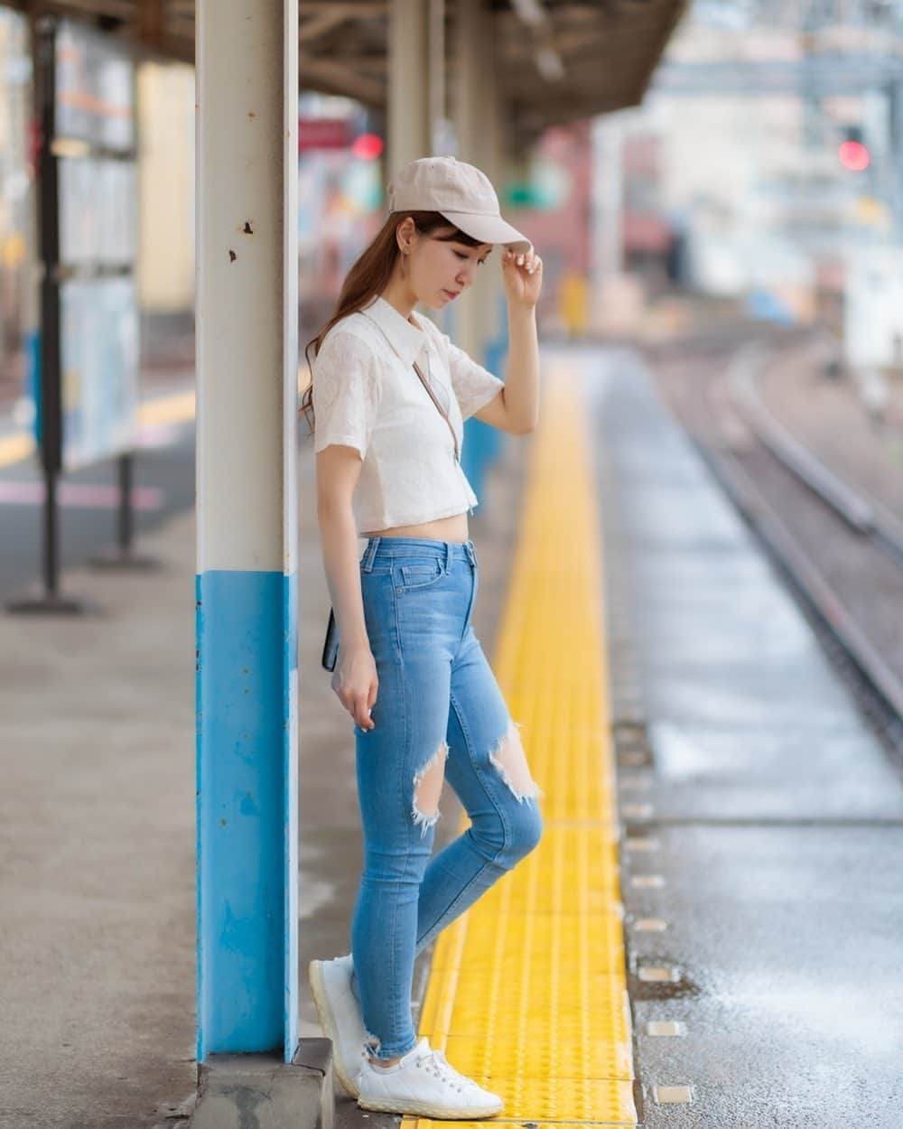 浅井マリカのインスタグラム：「駅のホーム🚃  #撮影会 #撮影会モデル #モデル募集 #story撮影会 #スタジオゼロストーリー #studio0story #押上スタジオ #スタジオ東京 #レンタルスタジオ #押上 #曳舟」