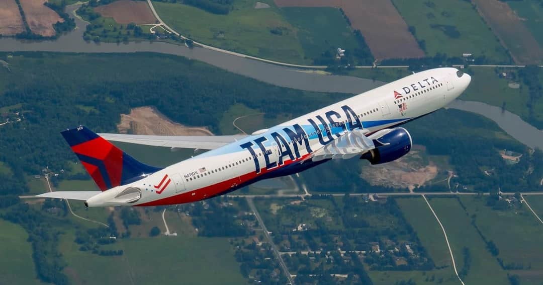 デルタ航空さんのインスタグラム写真 - (デルタ航空Instagram)「Fit check 🗣⁣ ⁣ Photos: @travelingspotter, @flyingfahans, @thompatterson, @aviation_lewis, @kass07300」9月13日 0時00分 - delta