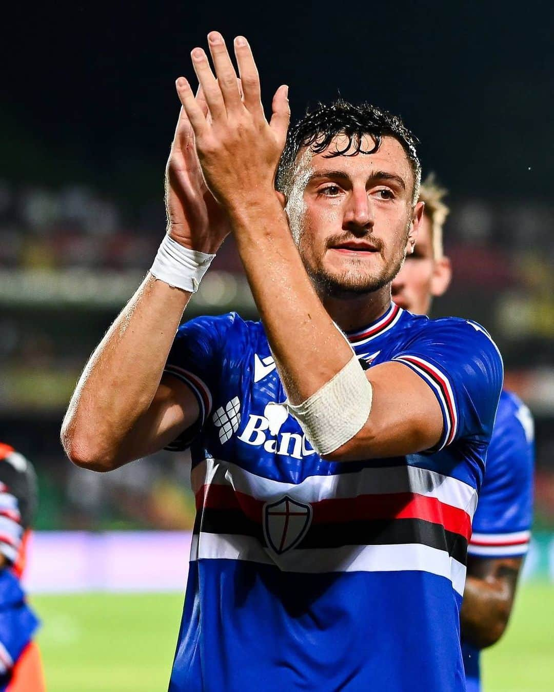 UCサンプドリアさんのインスタグラム写真 - (UCサンプドリアInstagram)「Forza Alex, ti aspettiamo presto in campo! 💪🏻  🔵⚪️🔴⚫️⚪️🔵」9月13日 0時14分 - sampdoria