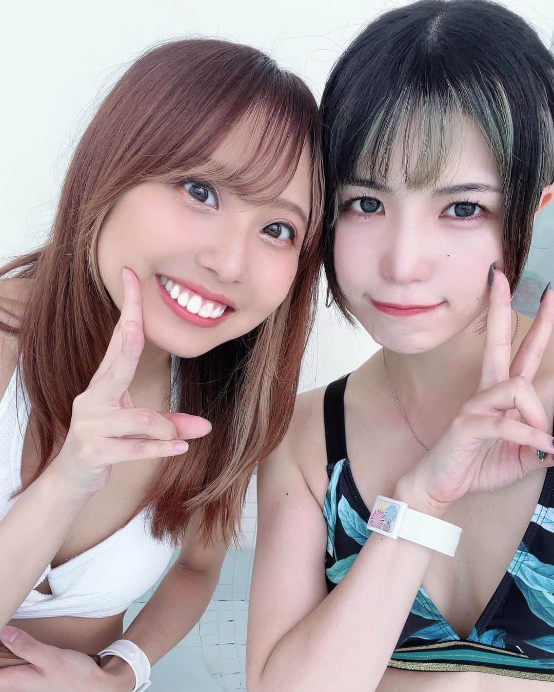 胡桃沢まひるさんのインスタグラム写真 - (胡桃沢まひるInstagram)「かなぴぴとプールデート‪💗‪🫶🏻‎  あまり人混みが得意ではないのでお昼からプールに行きました🌺  夏滑り込み出来て嬉しい~~~👼🏻💓 いっぱい泳ぎたいなぁ🐟‬"  #水着 #swimwear #swimwearfashion  #instalike #insagood #followforfollowback #follwme #japan #japanese #cosplay #cosplaygirl #cosplayer #japanesegirl #4llowme」9月13日 0時08分 - mahiru104