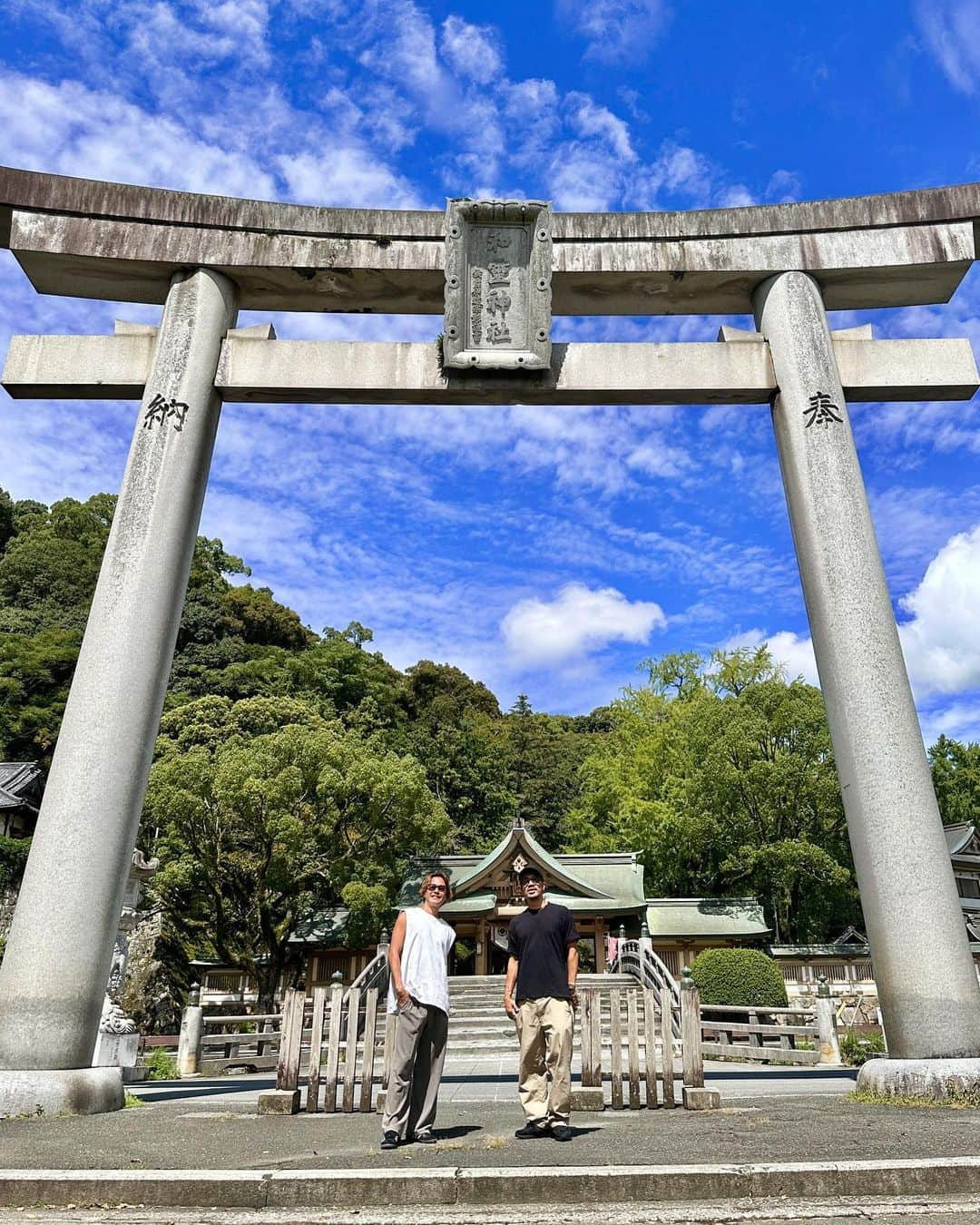 Achiのインスタグラム：「いい街は人と人が創ってる。  宇和島の旅 🐟 with @akihiro__sashat   この場所の好きがまた増した✨　  #ダンスで笑顔に」