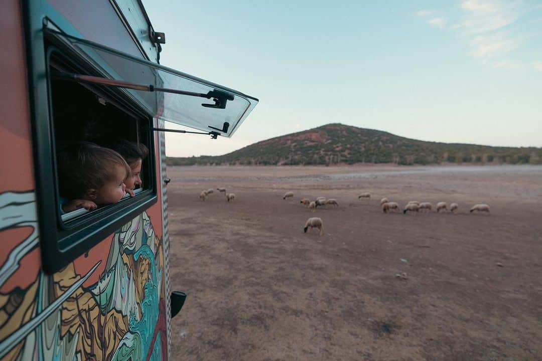 ニナ・カプレツさんのインスタグラム写真 - (ニナ・カプレツInstagram)「We arrived in Morocco 10 days ago. We enjoyed the trip, although it took some time to adapt with a baby.  We were not in the zone of the earthquake, but all the country is highly affected. My first reaction was to move towards the atlas and to help on field, but then I realized that we have a baby and that the situation was much worse then we first thought. We have really good contacts in Marrakech and we donated already all the gear we brought from Europe: @namuk clothes, @msr_gear tents and @thermarest and we bought a bunch of dry food and water.  We’re also working with @projectsoar , you can found money on my link in bio.  Right now, we organize donations from Europe and we should be able to deliver during October and November. Stay tuned if you wanna help us!  @andreabasecamp it’s destiny Morocco; we couldn’t be at a better place to help!  📸 @jeremy_bernard_photography」9月13日 0時28分 - ninacaprez