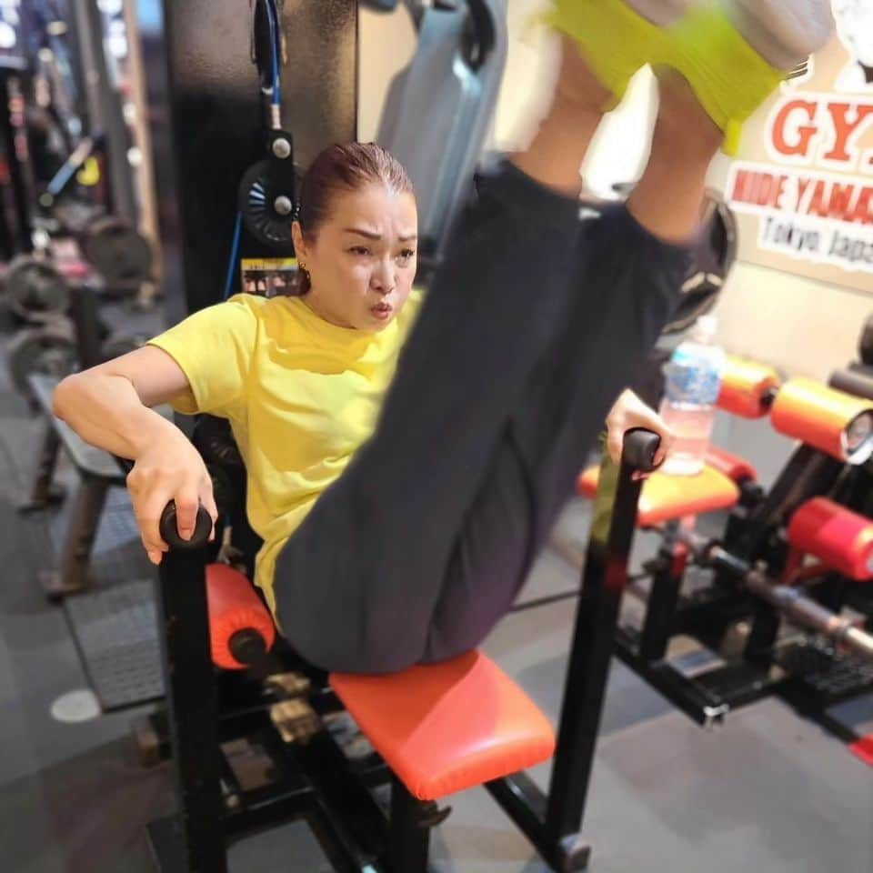 渡辺めぐみさんのインスタグラム写真 - (渡辺めぐみInstagram)「パーソナルトレーニング💪💪　  将来の筋肉貯金、コツコツ頑張ってます。 仕上げは、プロテインもしっかり飲んでね🙂👍  #筋肉貯金 #筋トレ #筋トレ女子  #パーソナルトレーニング  #ジム通い  #instagramjapan  @fumiyukisaito  @powerhousegym_tokyojapan」9月13日 0時39分 - meguheart