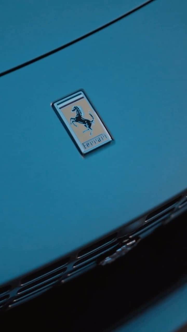 のインスタグラム：「Soft-top tales: when style meets thrill.  #FerrariRomaSpider #Arayna #DrivingFerrari #Ferrari」