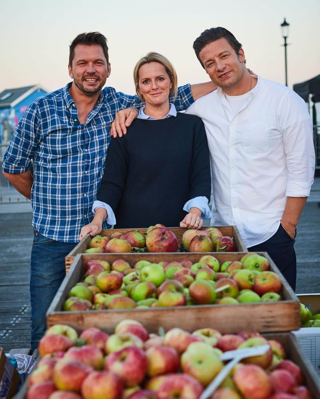 ジェイミー・オリヴァーのインスタグラム：「Britain is blessed with brilliant food producers and farmers. They are the backbone of a strong and flourishing food system. Let's celebrate our farmers. Tag a farmer or producer you love below xx  #BackBritishFarmingDay」