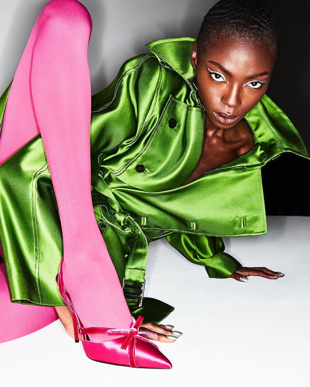 トムフォードのインスタグラム：「VIBRANT EDGE.   DISCOVER THE PRE-FALL ’23 COLLECTION. NOW AVAILABLE ON TOMFORD.COM   #TOMFORD」