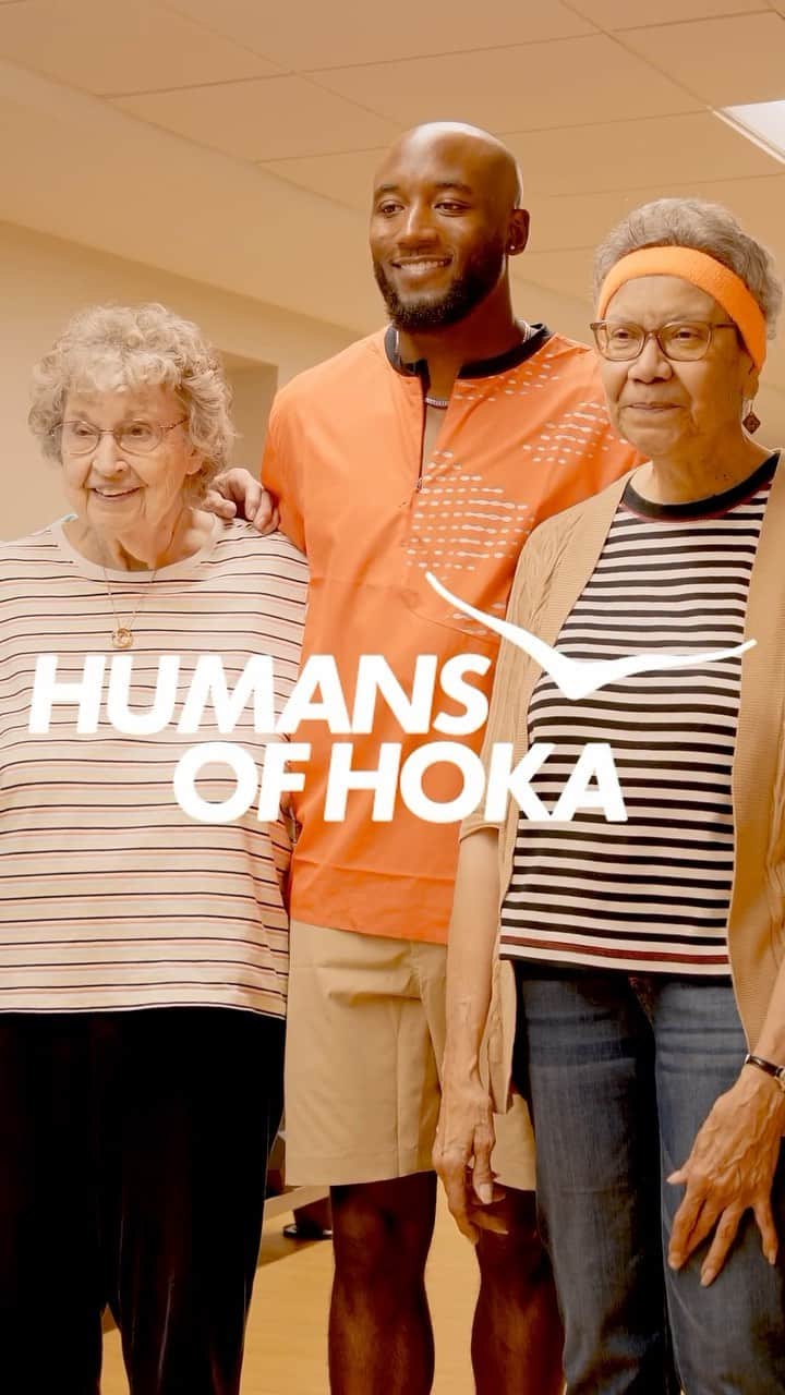 ホカオネオネのインスタグラム：「Guided by the teachings of his mother and grandmother who raised him, James Bradberry (@jamesbradberryiv) understands the importance of spending time with family, especially one’s elders. Learn more about what motivates James off the field through his #HumansofHOKA film, available at the 🔗 in bio.   #FlyHumanFly #HOKA #HOKAPartner」