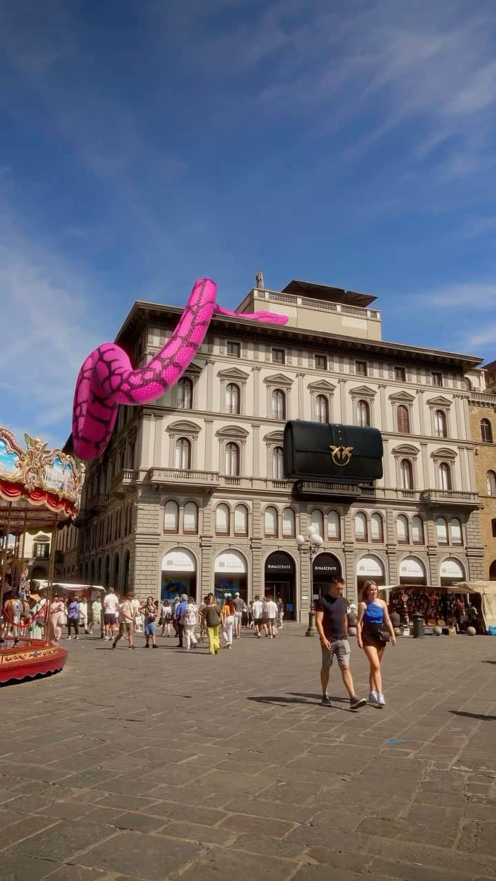 PINKOのインスタグラム：「Follow the snake and get inside @rinascente Firenze to enter the marvelous world of the Love Bag Eva, the first ever vegan #LoveBag born in the #PINKO family from the exclusive collaboration with @miomojo_italia!   #MIOMOJO #Rinascente Firenze #FW23 #PINKOtakecare」