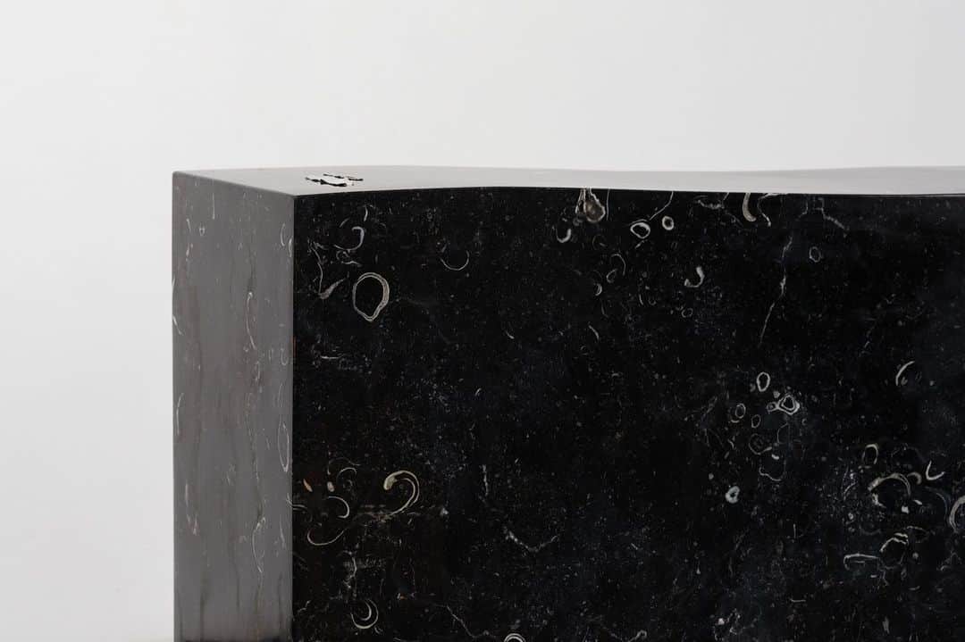 ガゴシアン・ギャラリーさんのインスタグラム写真 - (ガゴシアン・ギャラリーInstagram)「Join us from 6 to 8pm tomorrow, September 13, for the opening of "this must be the place"—a major exhibition of new works by Edmund de Waal (@edmunddewaal)—at Gagosian, 541 West 24th Street, New York.   De Waal has made new stone benches carved from Kilkenny marble, a fine-grained sedimentary rock. These monolithic benches incorporate silver, inscribed, folded like sheets of paper, and embedded in the surface of the benches, echoing the ritual placement of written prayers into Jerusalem’s Western Wall.   "this must be the place" is complemented by the presentation of "to light, and then return—," an exhibition of new works by de Waal and Sally Mann (@sallymannofficial), opening at Gagosian, 976 Madison Avenue, New York, on September 14. Follow the link in our bio for more information.  _______________ #EdmunddeWaal #Gagosian Edmund de Waal, "this must be the place, IV," 2023 (details) © Edmund de Waal. Photo: Alzbeta Jaresova (@jaresova_photography)」9月13日 1時13分 - gagosian