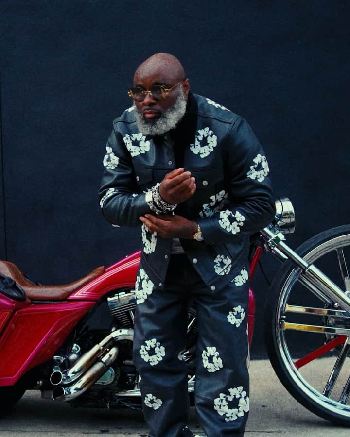 のインスタグラム：「LEVI’S® x DENIM TEARS SEASON THREE   A ten-piece collection that reverently pays homage to the Black biker community and its enduring mind state – one of honor, commitment, expression, existentialism, identity, and the power of the individual within a community.   Launching worldwide on September 14th at select Levi’s® stores, on Levi.com and the Levi’s® App. Head to the link-in-bio for more details.」