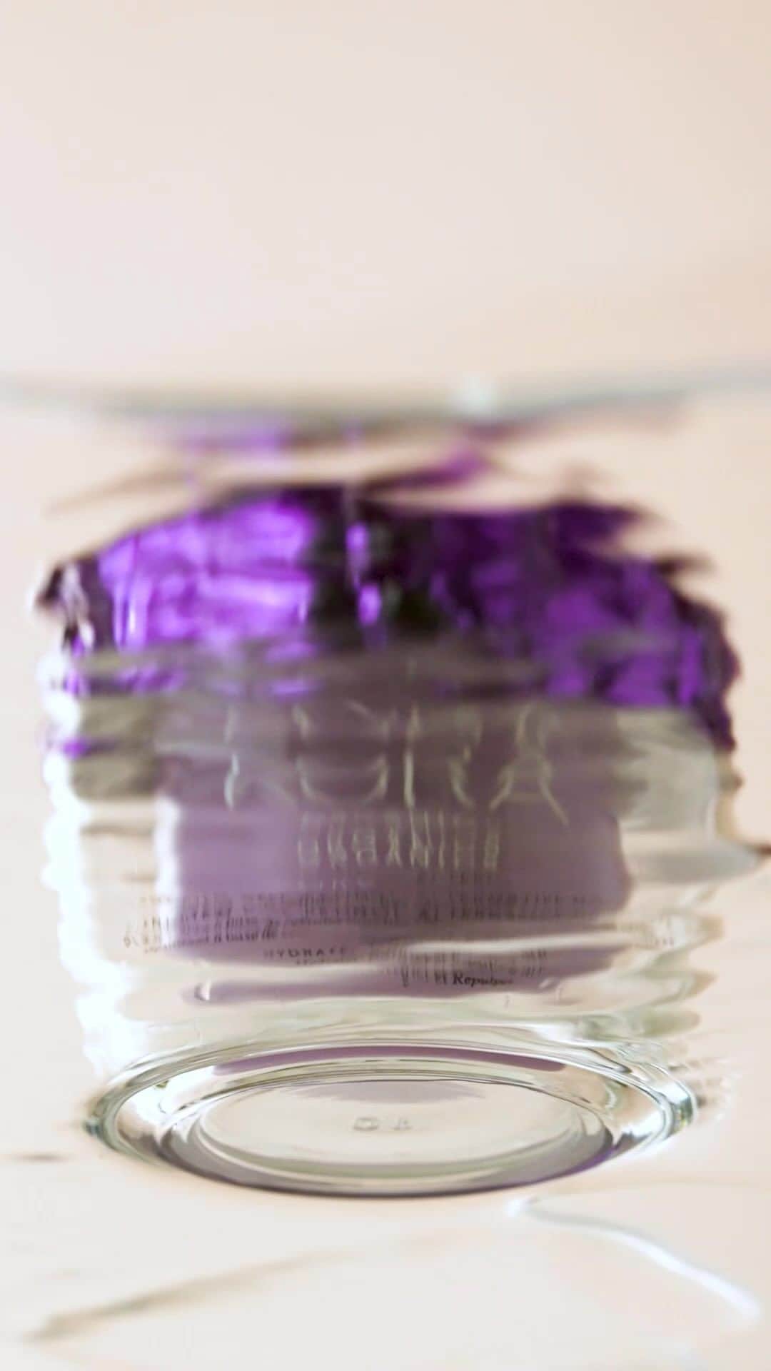 KORA Organicsのインスタグラム：「Coming soon: powerful yet gentle 24/7 aging protection, bottled 🌱💜   Visit our link in bio to be first to try ✨」
