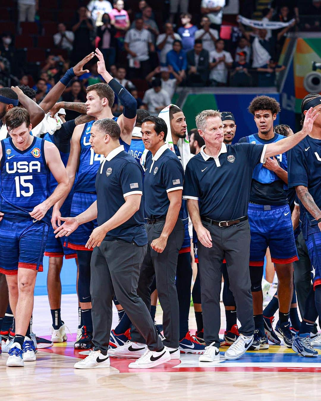 USA Basketballさんのインスタグラム写真 - (USA BasketballInstagram)「Thank you, Manila 🇵🇭  Your love for the game is unrivaled. 🇺🇸 #USABMNT out ✌️」9月13日 1時27分 - usabasketball