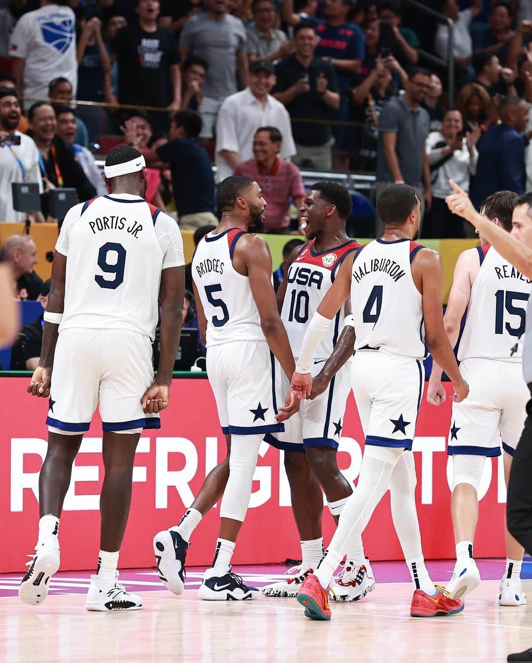 USA Basketballさんのインスタグラム写真 - (USA BasketballInstagram)「Thank you, Manila 🇵🇭  Your love for the game is unrivaled. 🇺🇸 #USABMNT out ✌️」9月13日 1時27分 - usabasketball