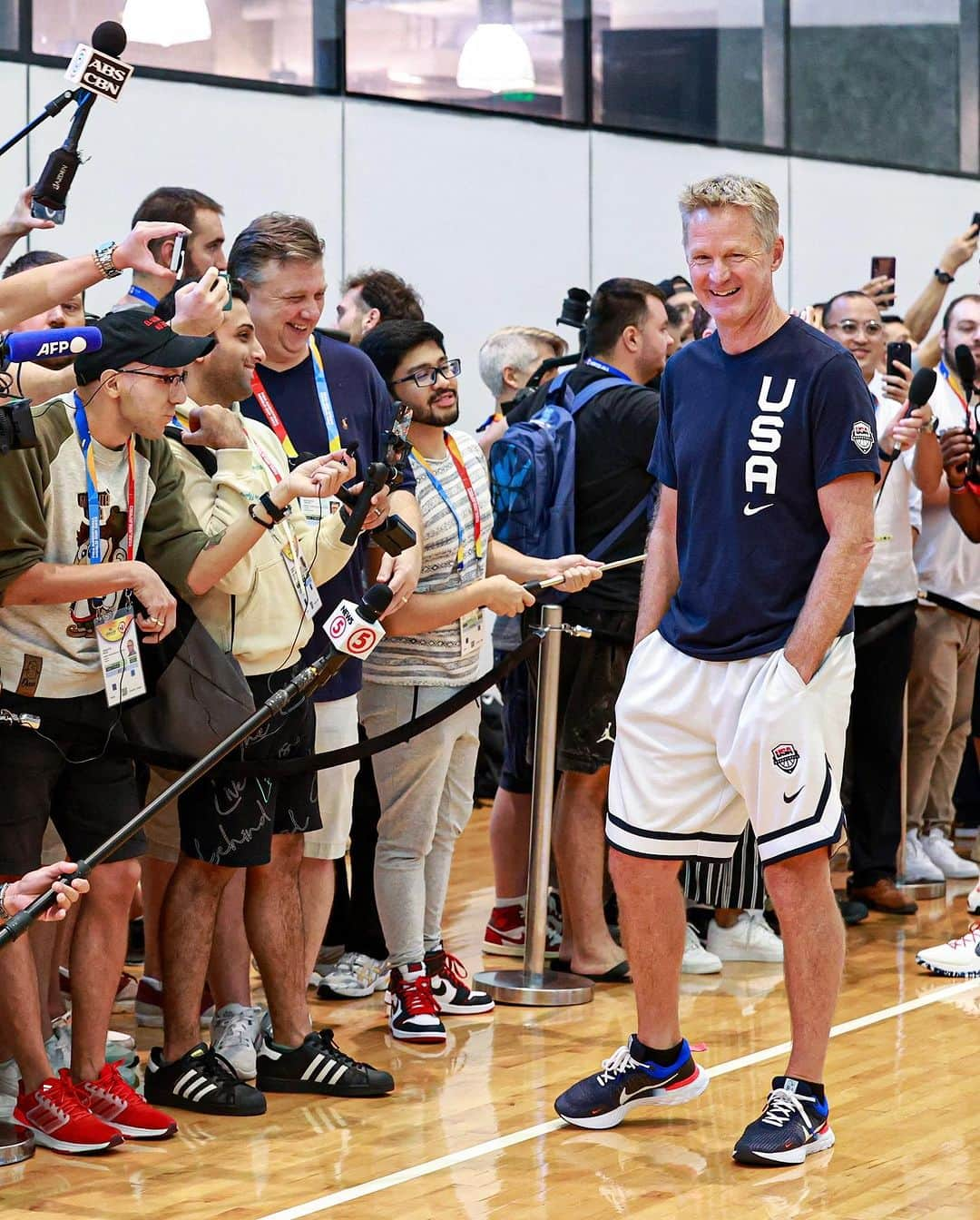 USA Basketballさんのインスタグラム写真 - (USA BasketballInstagram)「Thank you, Manila 🇵🇭  Your love for the game is unrivaled. 🇺🇸 #USABMNT out ✌️」9月13日 1時27分 - usabasketball