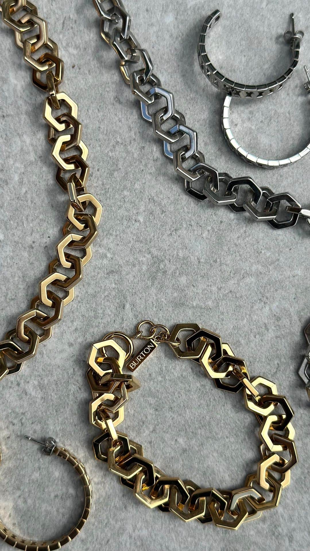 のインスタグラム：「Introducing our Honeycomb link collection, a contemporary new take on our iconic bee theme. 🍯  Featuring interlinked honeycomb chains and geometric hoops, this collection will give any outfit that extra added elegance.  Tap to shop the collection or head to our Covent Garden store.  #OliviaBurtonLondon #OliviaBurtonMoments #FW23 #Jewellery」