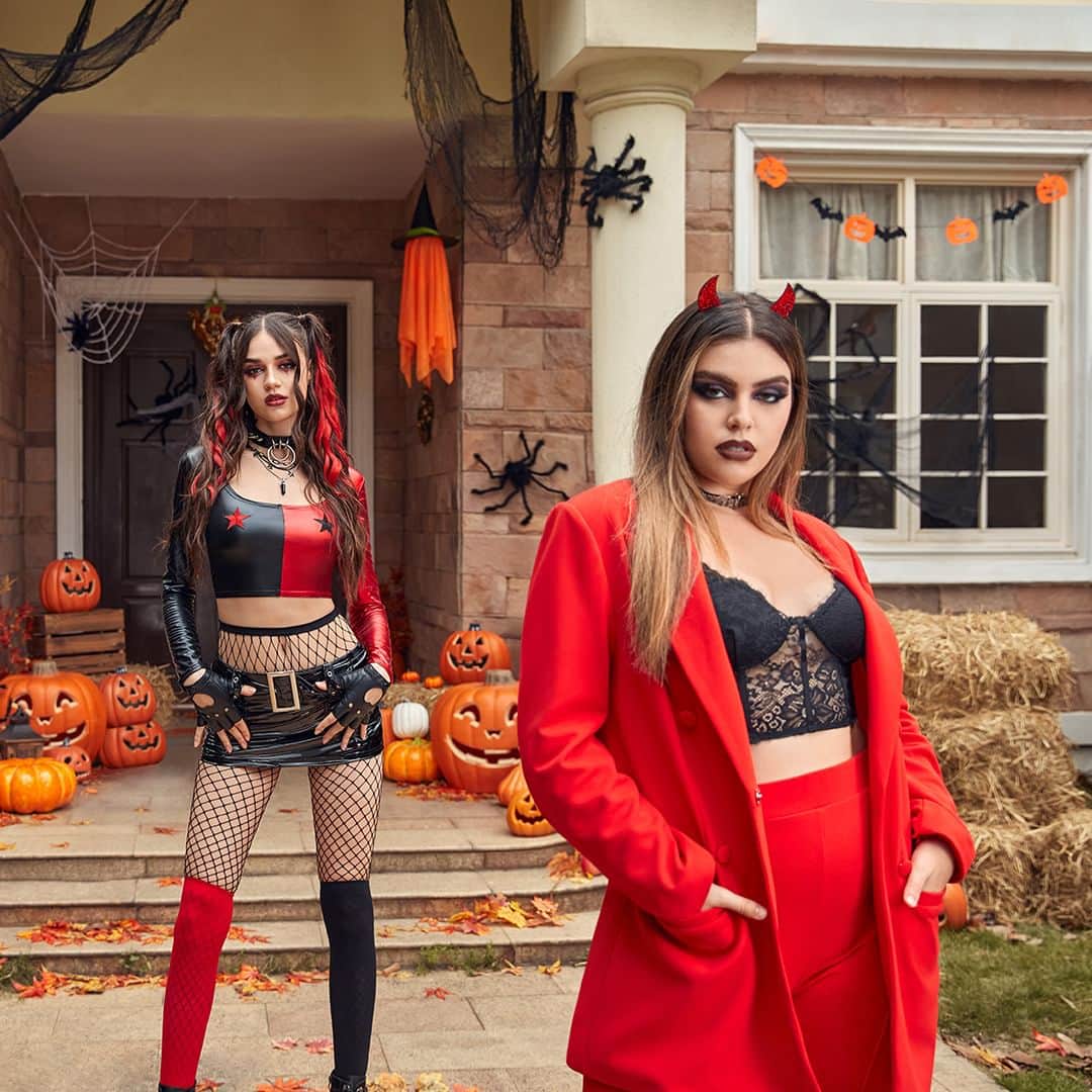 SHEINのインスタグラム：「Embrace the spooktacular spirit with the whole fam! 👨‍👩‍👧‍👦🎃 Make it a #SHEINhalloweenparty in wickedly fun costumes that guarantee a ghoulishly great time for all 🦇💀」