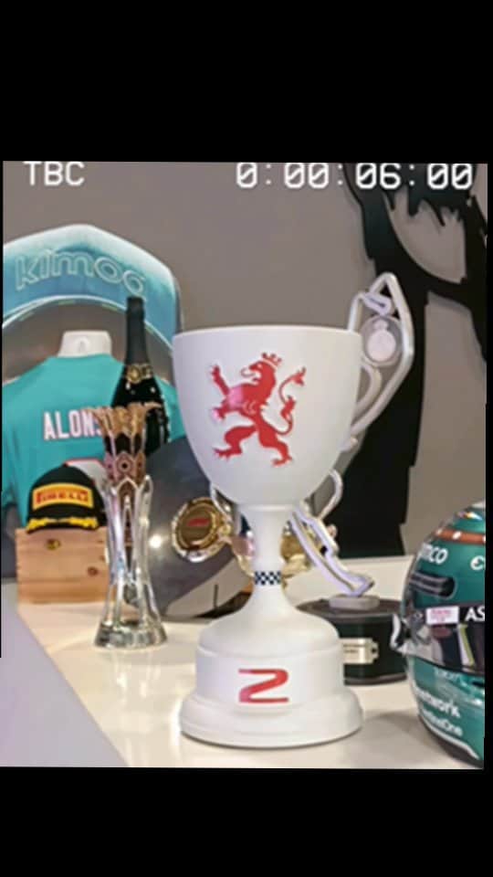 フェルナンド・アロンソのインスタグラム：「Nos han llegado noticias de Holanda 💚  El trofeo del @f1dutchgp se une a nuestra colección 😎」
