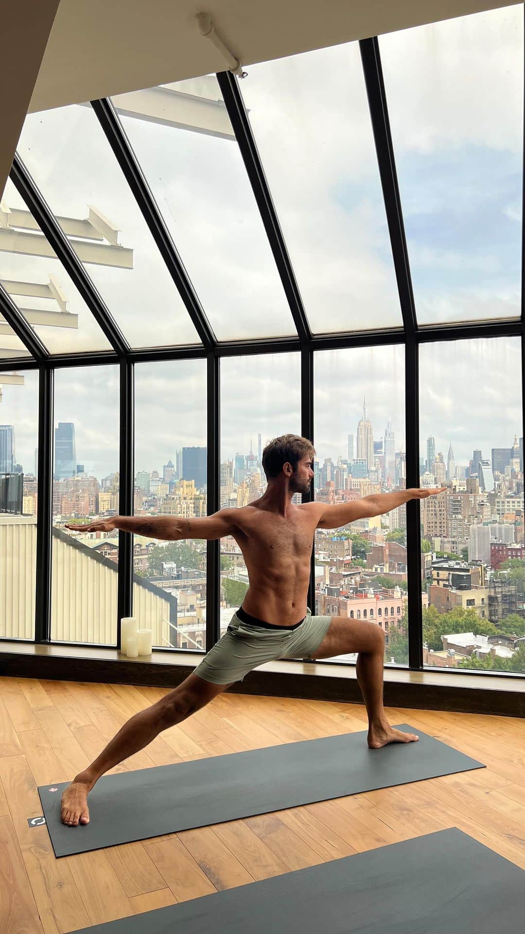 Ricardo Baldinのインスタグラム：「Growing up all my activities involved a very masculine energy, soccer, basketball, tennis and so on. Sports became not only important to maintain physical health but also for my mental health. Stress and anger release through competition have been key for me. In Yoga I found balance, connecting to subtle energies, working on pauses and conscious breath, developing sensitive and tranquil parts within me. Today my schedule involves working out, beach tennis and yoga, for me a perfect balance in between activities.   For online yoga classes hit me up for details.  Namaste 🙏🏽  . Vídeo @fcoescv 🎥」