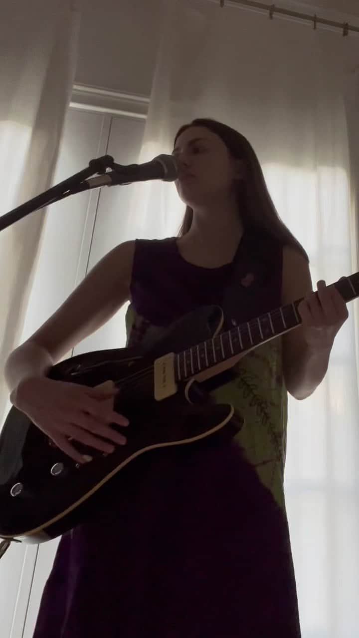 トゥルー・ミューレンのインスタグラム：「A song I wrote and call Goodness Truly」