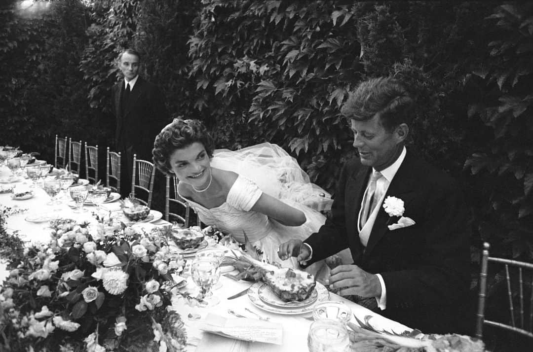 lifeさんのインスタグラム写真 - (lifeInstagram)「The marriage of John F. Kennedy and Jacqueline Bouvier in Rhode Island on September 12, 1953, was national news.  LIFE magazine sent photographer Lisa Larsen, to cover the highly publicized event. Her photos from the occasion offer not only a before-and-after record of the nuptials, but a surprisingly intimate chronicle of one of the most high-profile American weddings of the 20th century.  (📷 Lisa Larsen/LIFE Picture Collection)  #LIFEMagazine #LIFEArchive #LisaLarsen #JFK #JackieO #Wedding #Anniversary #ThisDayinHistory」9月13日 2時20分 - life