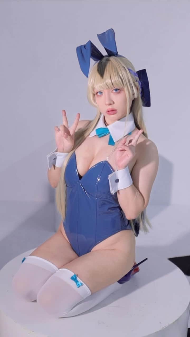 千尋のインスタグラム：「ダブルピース🫶🏻 double piece🫶🏻 好久沒有錄影高清版（？）  #bluearchive #飛鳥馬トキ # #cosplay #bunnygirl」