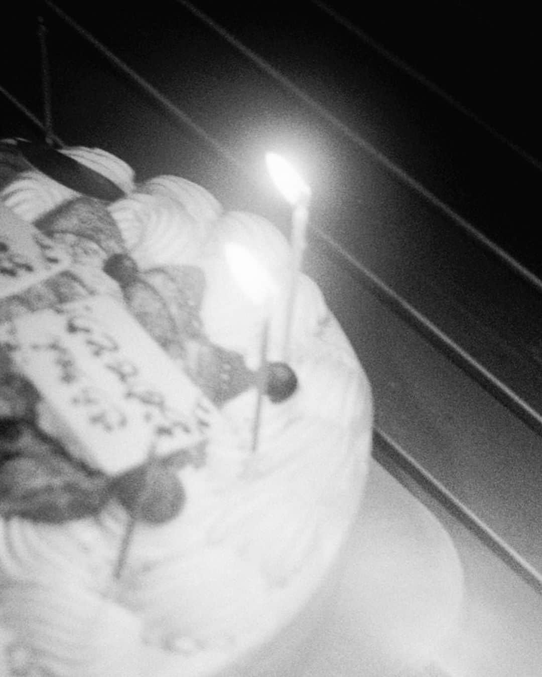 増田彩来さんのインスタグラム写真 - (増田彩来Instagram)「22歳になりました 21歳の1年間は本当に早くて長くて濃かった 1年前には絶対に出来なかったことが出来てること、思えなかったことが心から思えるようになったこと、そういうのが嬉しい 1年間に撮った5万枚のフィルムの写真たちを見てて幸せだなって思う 苦しかったことももちろん沢山あるけどそれでもやらない後悔はできる限りしてない1年にできた 去年の自分より今の自分の方が私は好き あ、いい1年だったんだなってものすごく思う  戻れない今日であること 当たり前のことを忘れずに、今日を1日、1日、 自分なりに大切に生きていきたいです」9月13日 2時24分 - sara_photo_912