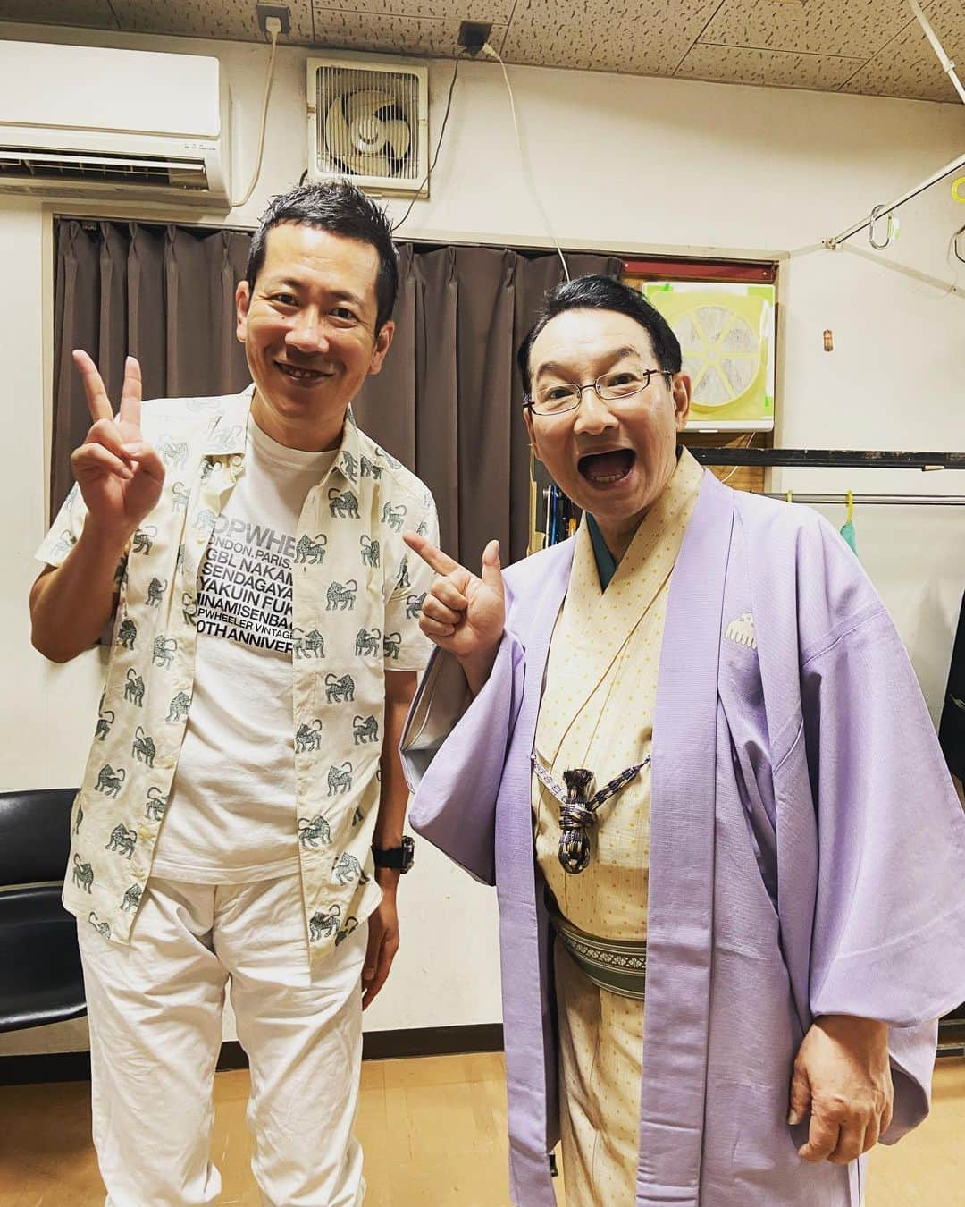 林家木久蔵（2代目）のインスタグラム：「滑稽魂へ〜。あー昇太師の落語面白っ😁今日も本多劇場にてやってまーす。  #春風亭昇太 師匠 #落語芸術協会 #落語芸術協会会長 #笑点 #司会 #司会者 #下北沢 #本多劇場 #落語 #落語家」