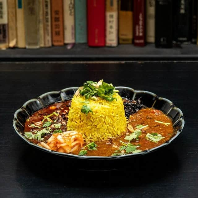 散歩の達人さんのインスタグラム写真 - (散歩の達人Instagram)「西荻窪『トネノカレー』の2種あいがけカレー。  記事「西荻窪・荻窪のカレーなる誘惑。スパイシーな香りにそそられて、最旬を食す」より。  #西荻窪 #荻窪 #カレー #グルメ #ランチ #さんたつ #中央線 #散歩の達人」9月13日 7時54分 - san_tatsu