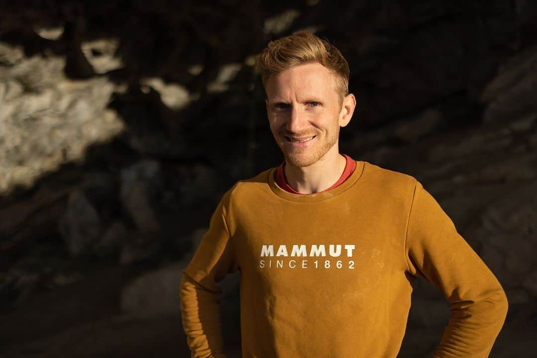 ヤコブ・シューベルトのインスタグラム：「So happy to be back in the magical Flatanger cave! First days back on Project Big felt good. It took me 3 days to get all the moves and sections dialed again. But since I even found some new micro beta it felt better than ever and on the 4th day I was ready for some serious tries already. Ended up with a highpoint on my very first try, actually doing the crux move but getting the hold too badly and feeling too tired to keep going. Today was my 5th day and I thought now should be the time, but somehow I climbed terrible today and had no chance 🤷🏻‍♂️ Back at it tomorrow 🙏💪🏻 • • Photo by @alpsolut.pictures  • • @mammut_swiss1862 @gloryfy_unbreakable @raiffeisentirol @lasportivagram @subaru_austria @thecrag_worldwide  #rockclimbing #flatanger #climbing #projectbig #klettern #sportclimbing #athlete #portrait」