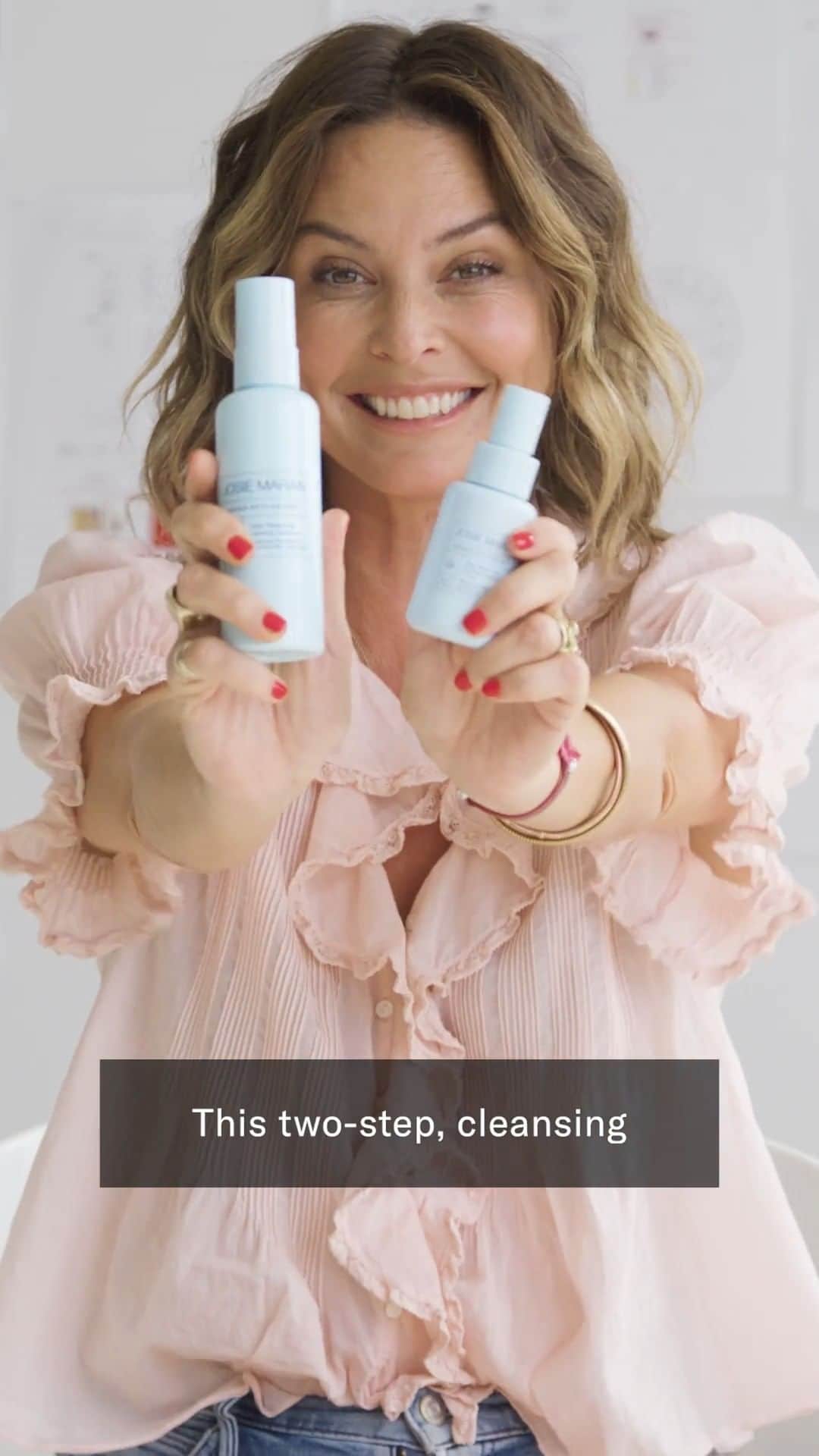 ジョジー・マランのインスタグラム：「Ready to fight the cycle of acne with plant-powered healing?  Our medicating daily treatment duo are powerful yet gentle enough for all skin-types and ideal for those who want to: ✔️ Treat current blemishes and clogged pores due to dirt and debris ✔️ Prevent the development of new acne blemishes, acne pimples, blackheads or whiteheads.  ✔️ Tackle the look of blotchy redness and irritation  ✔️ Create a soothing barrier to provide continued relief to irritated skin. ​」
