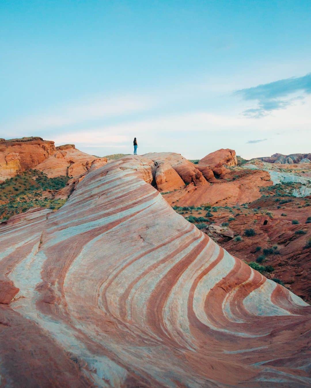 Travel + Leisureさんのインスタグラム写真 - (Travel + LeisureInstagram)「Photo by @mlbourne 🚗 Valley of Fire State Park is a wonderland of bright red canyons, surreal stone landscapes, and 2,000-year-old petroglyphs. Find out what you need to know to plan a trip at the link in bio.」9月13日 3時10分 - travelandleisure