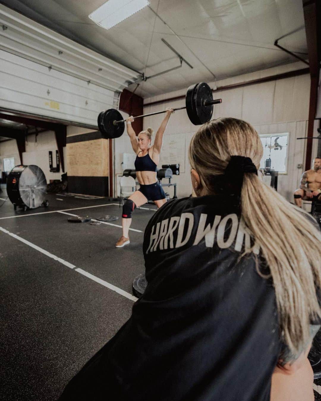 Katrin Tanja Davidsdottirさんのインスタグラム写真 - (Katrin Tanja DavidsdottirInstagram)「The weights are light, the intensity is low but the room for growth is ENDLESS! ✨🤎👊🏼  @hwpotraining #HWPO」9月13日 2時44分 - katrintanja