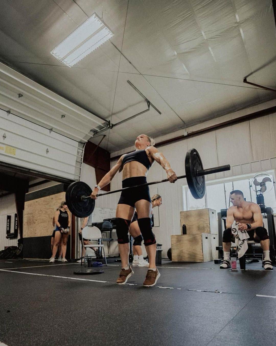 Katrin Tanja Davidsdottirのインスタグラム：「The weights are light, the intensity is low but the room for growth is ENDLESS! ✨🤎👊🏼  @hwpotraining #HWPO」